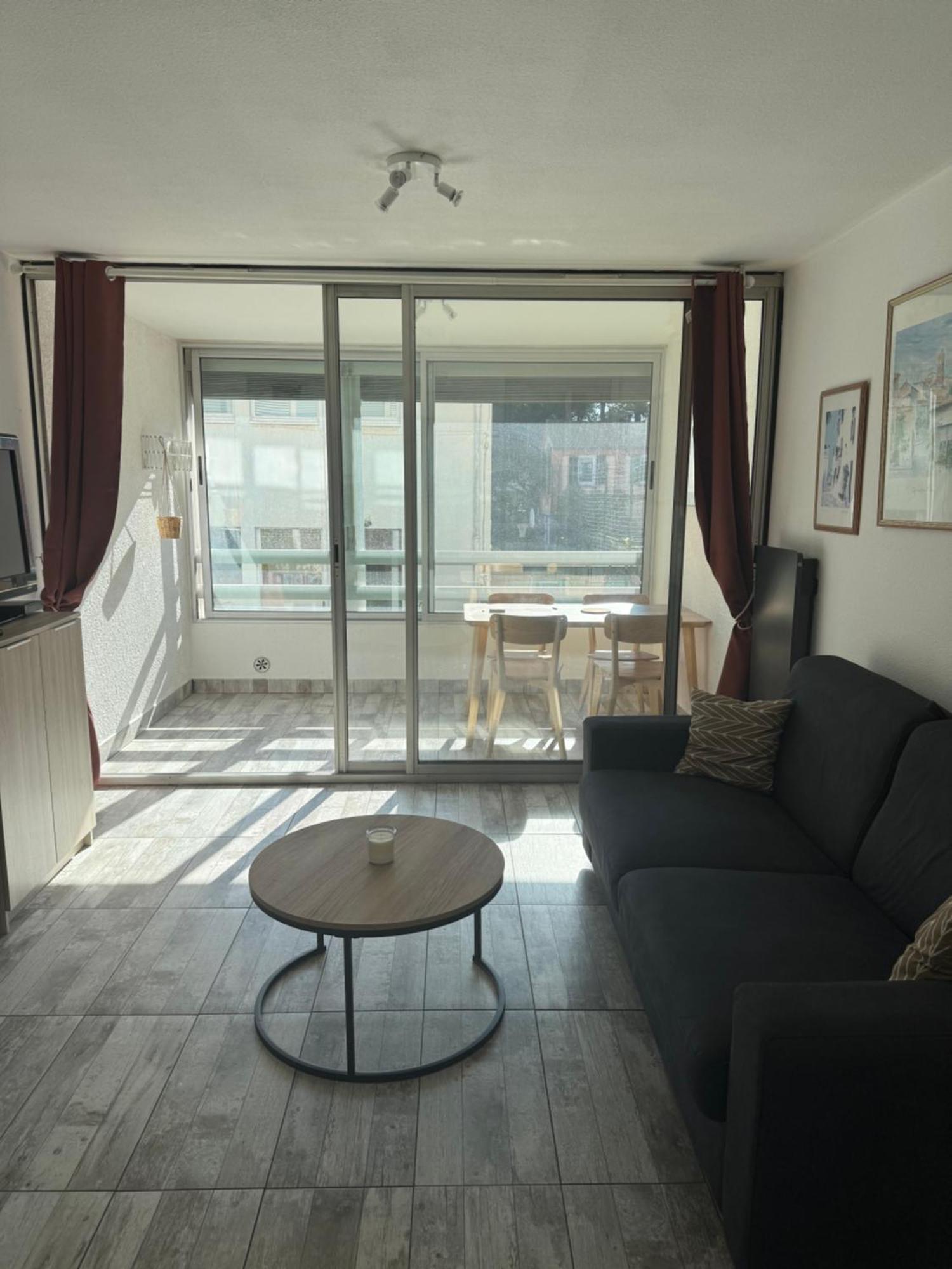 Spacieux Studio Sur Le Port De Hyères Esterno foto